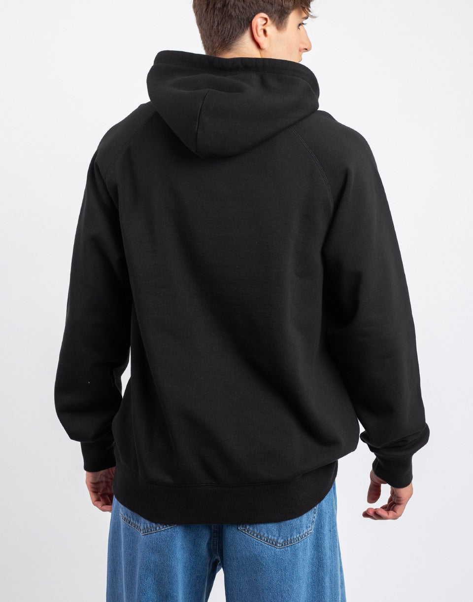 Les amis pepe à capuche transpirent