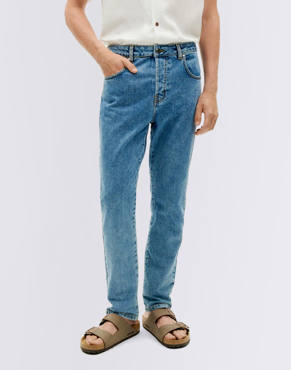 Pantalon de cinq poches de denim clair et léger