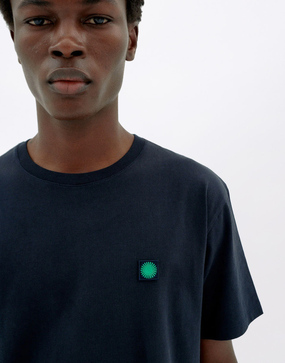 T-shirt bleu marine dos vert soleil