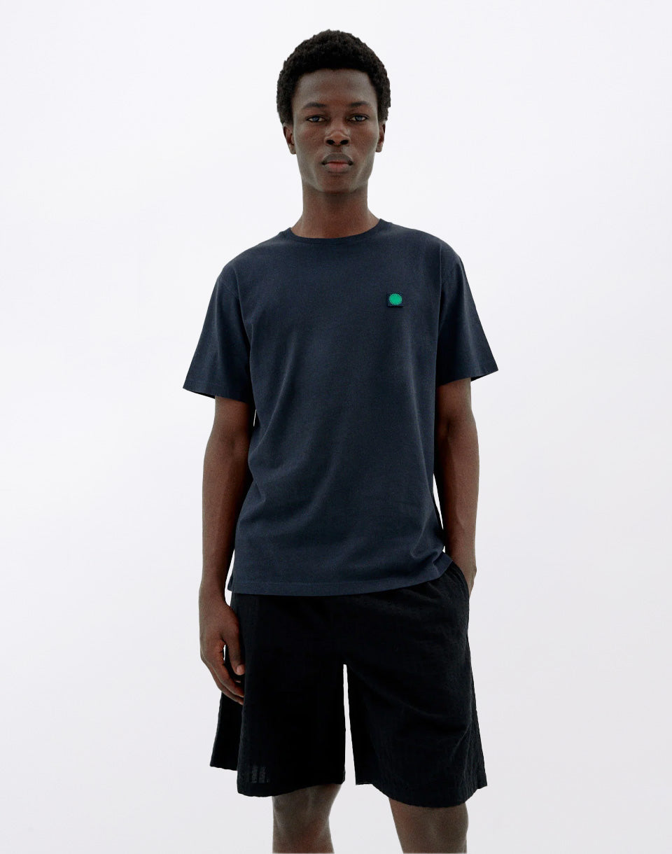 T-shirt bleu marine dos vert soleil