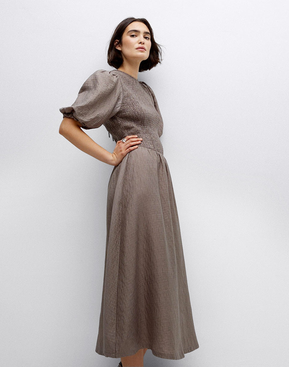 Robe longue à manches bouffantes