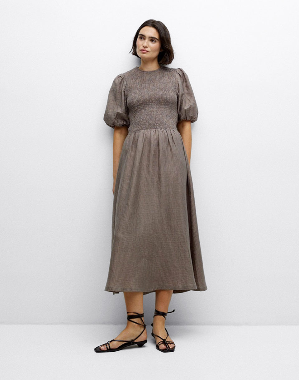 Robe longue à manches bouffantes