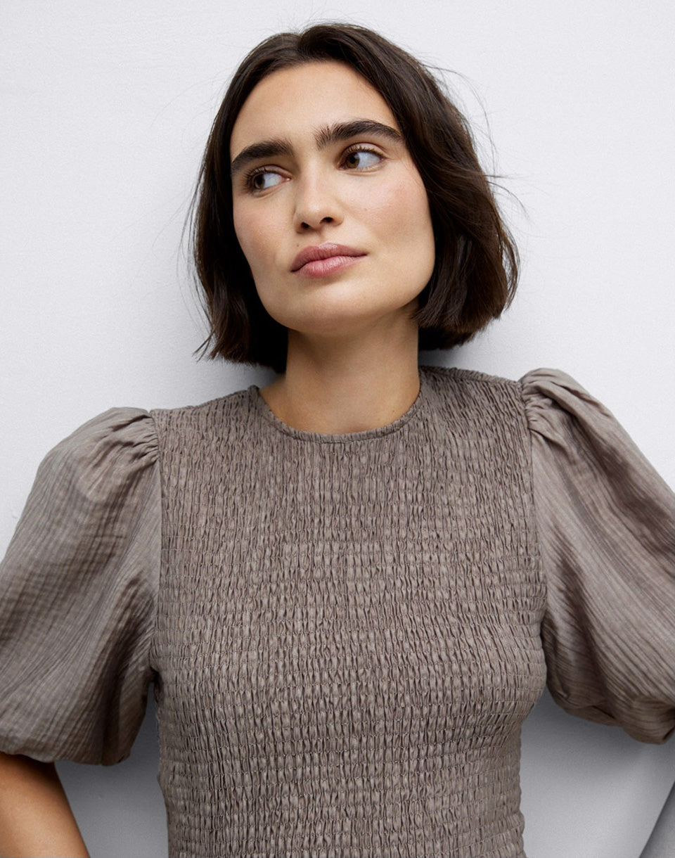 Robe longue à manches bouffantes