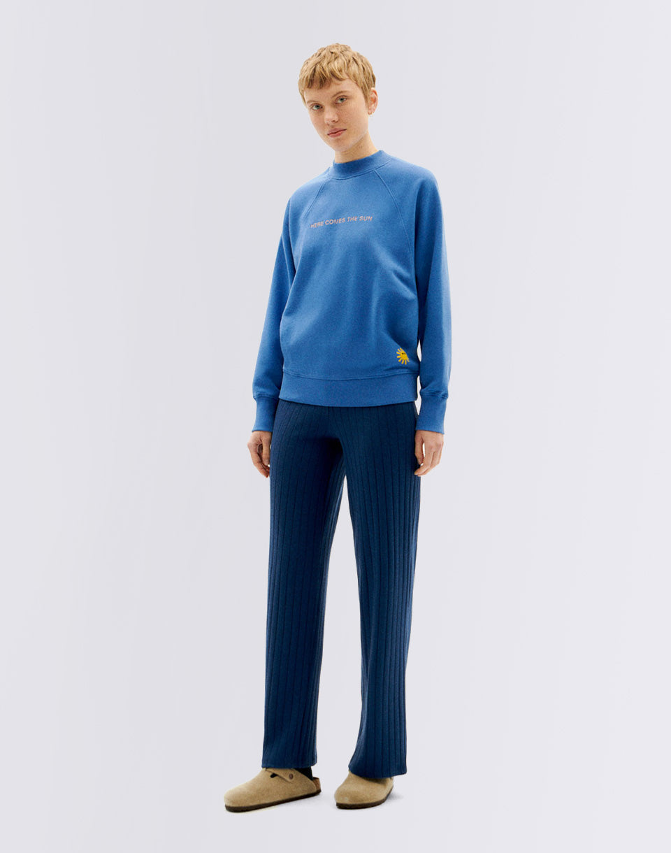 Voici le sweat Fantine Blue Fantine Sunage Blue
