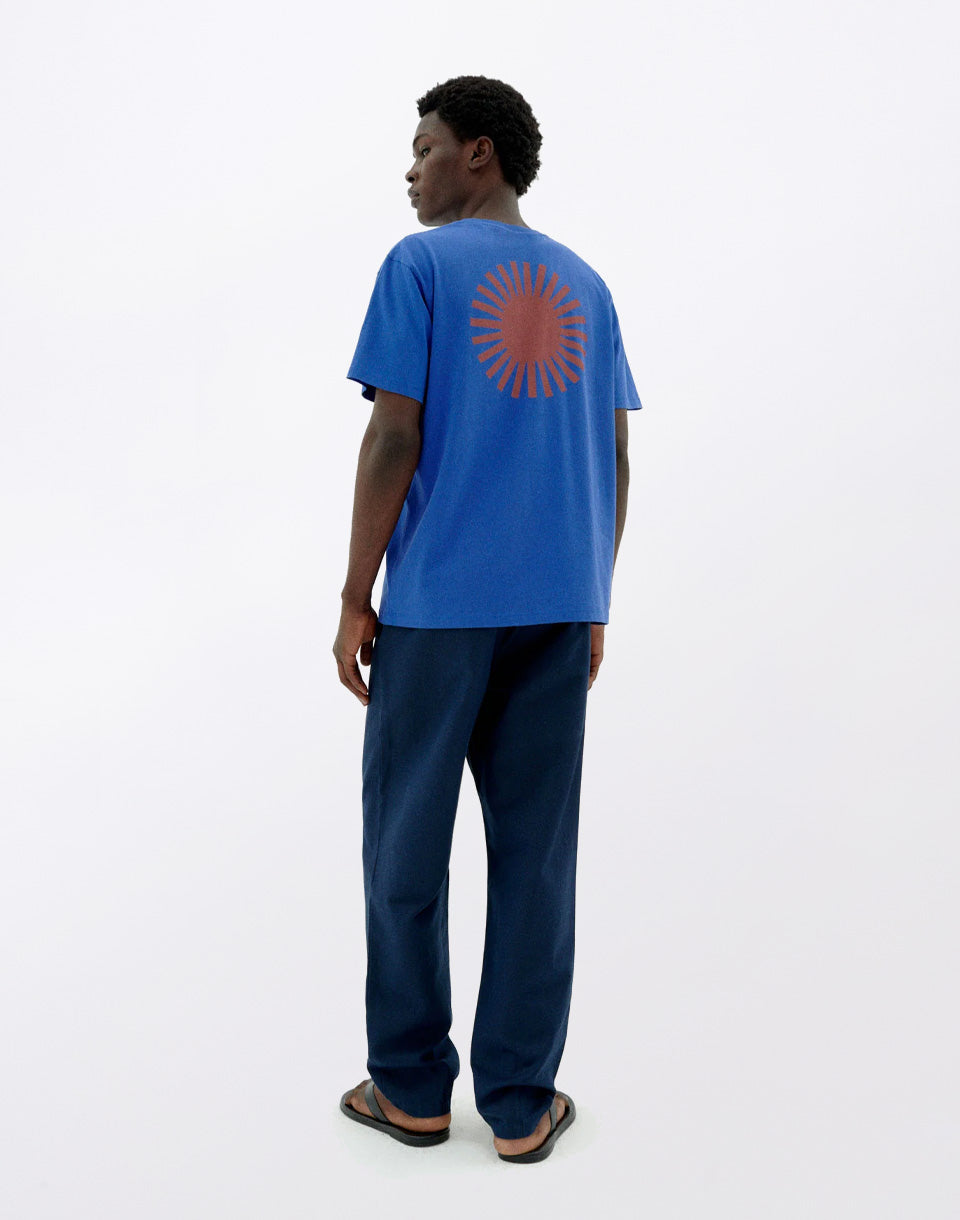 T-shirt bleu soleil dos marron