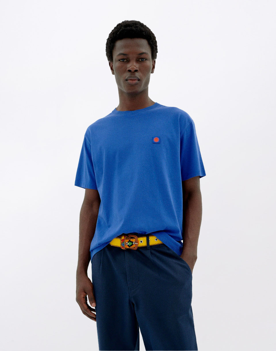 T-shirt bleu soleil dos marron