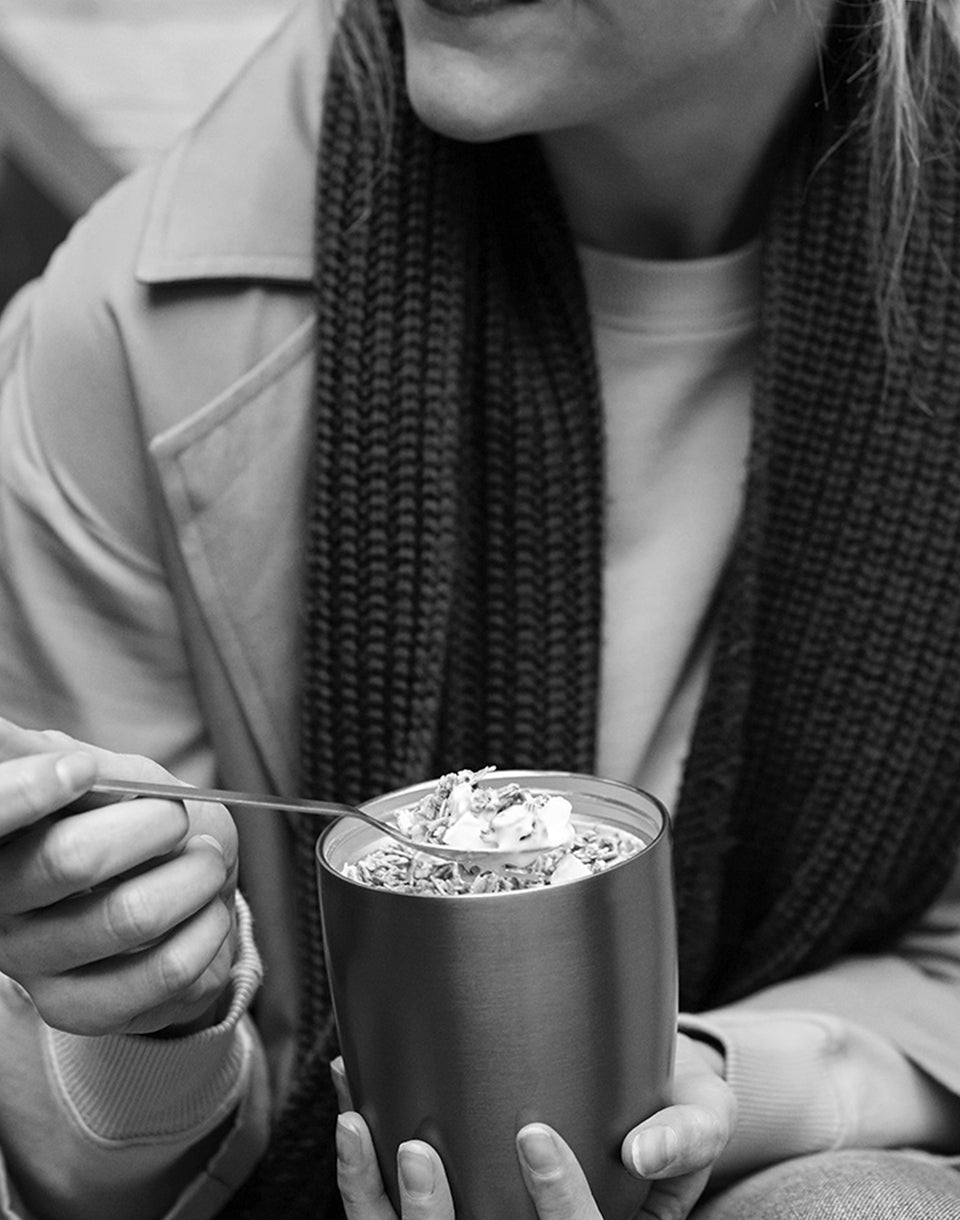 Ellipse pour le déjeuner isolée