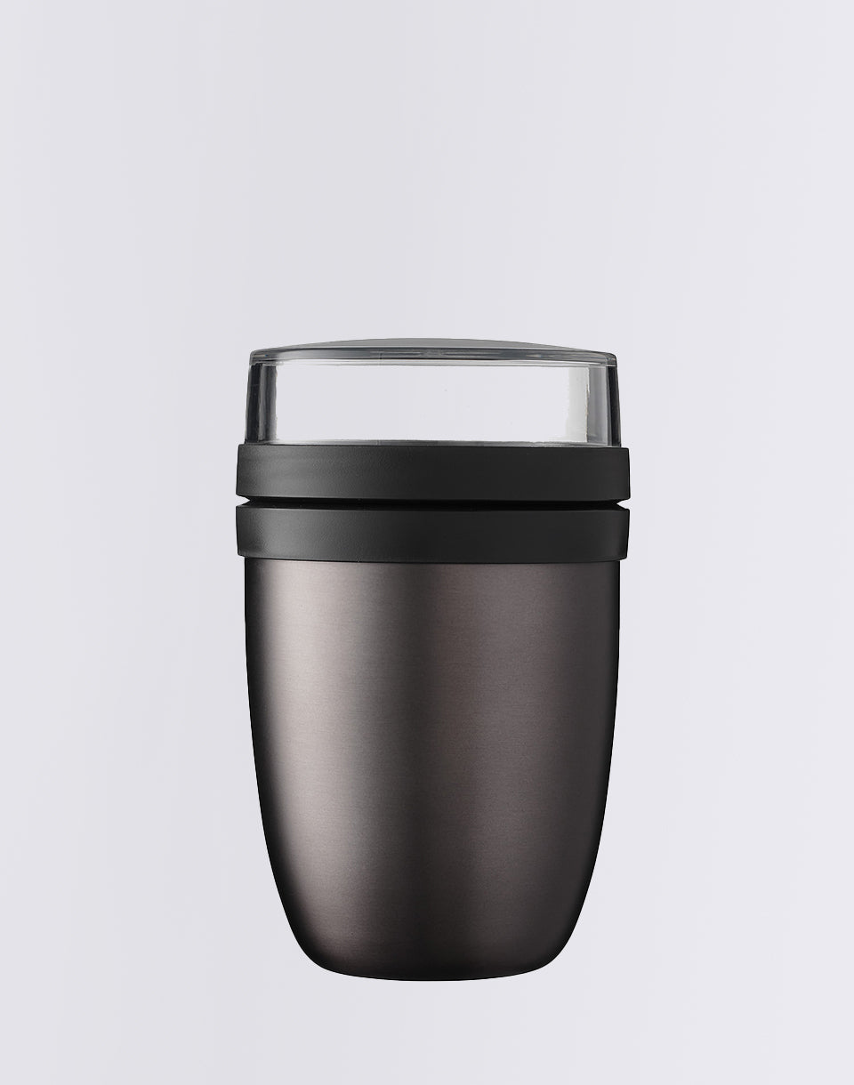 Ellipse pour le déjeuner isolée