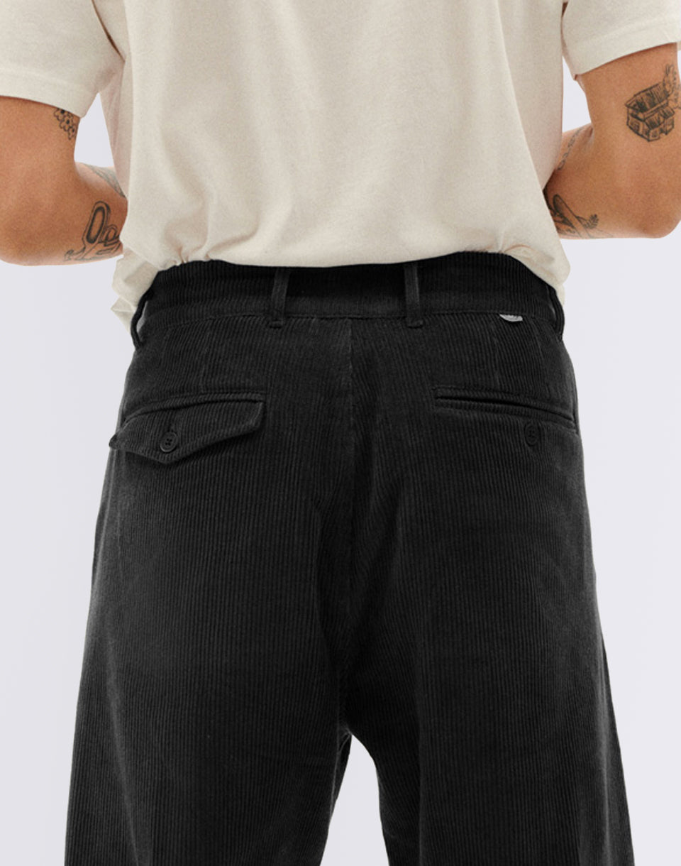 Pantalon noire en velours côtelé